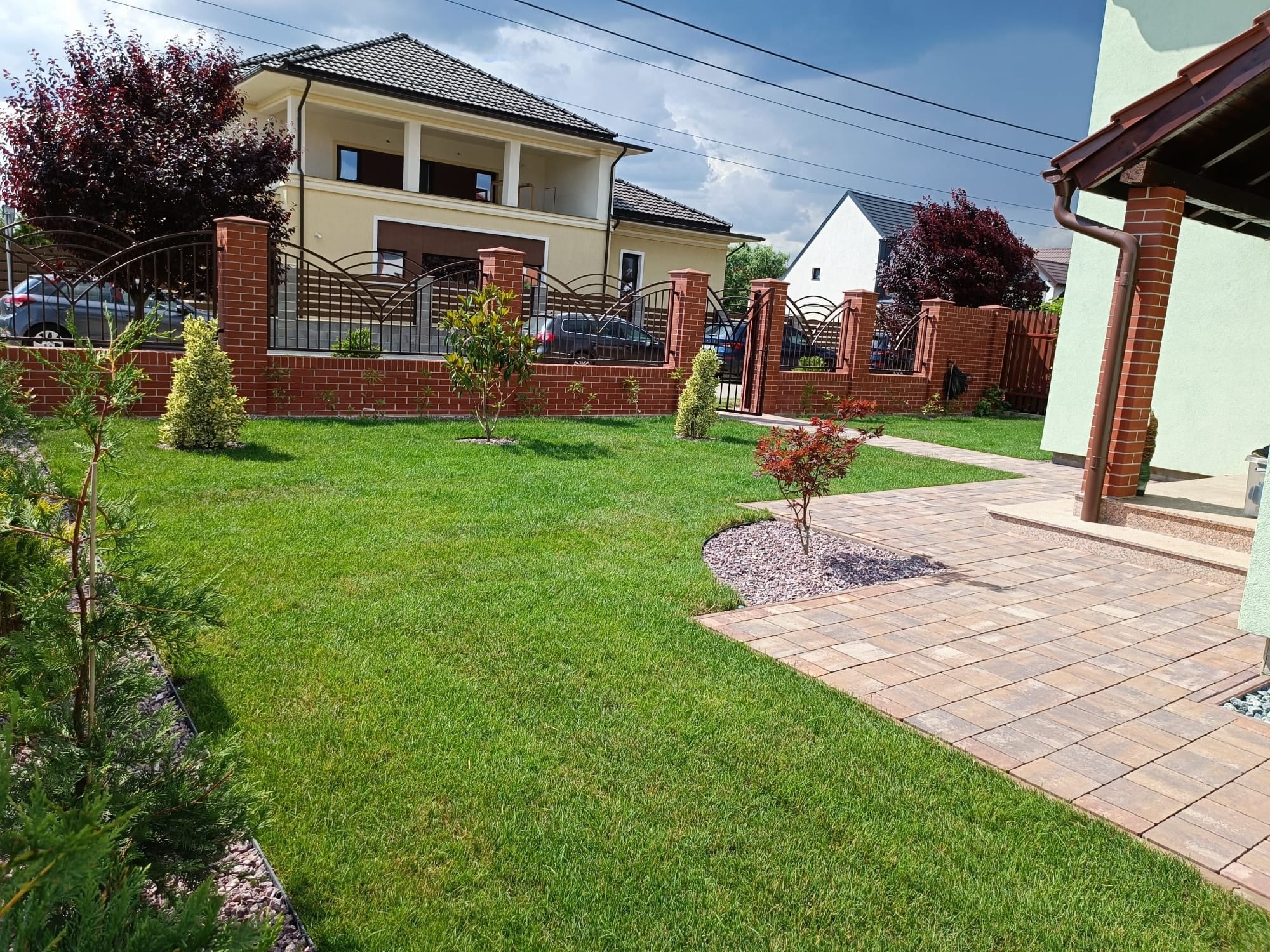 5 intretinere curte cu gazon in timisoara